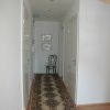 Apartamenty nad morzem, Apartament Przystań - przedpokój łączy wszystkie pomieszczenia na dolnym poziomie