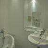 Apartament Ustka, Apartament Przystań - duże lustro w łazience - przyjaciel każdej Pani